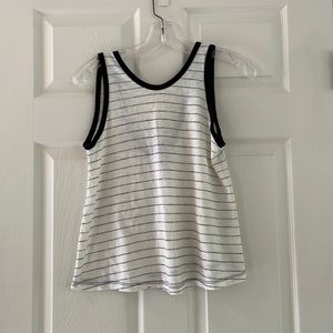 ✨5 for $25✨Old Navy (xs) white and black cropped tank top.